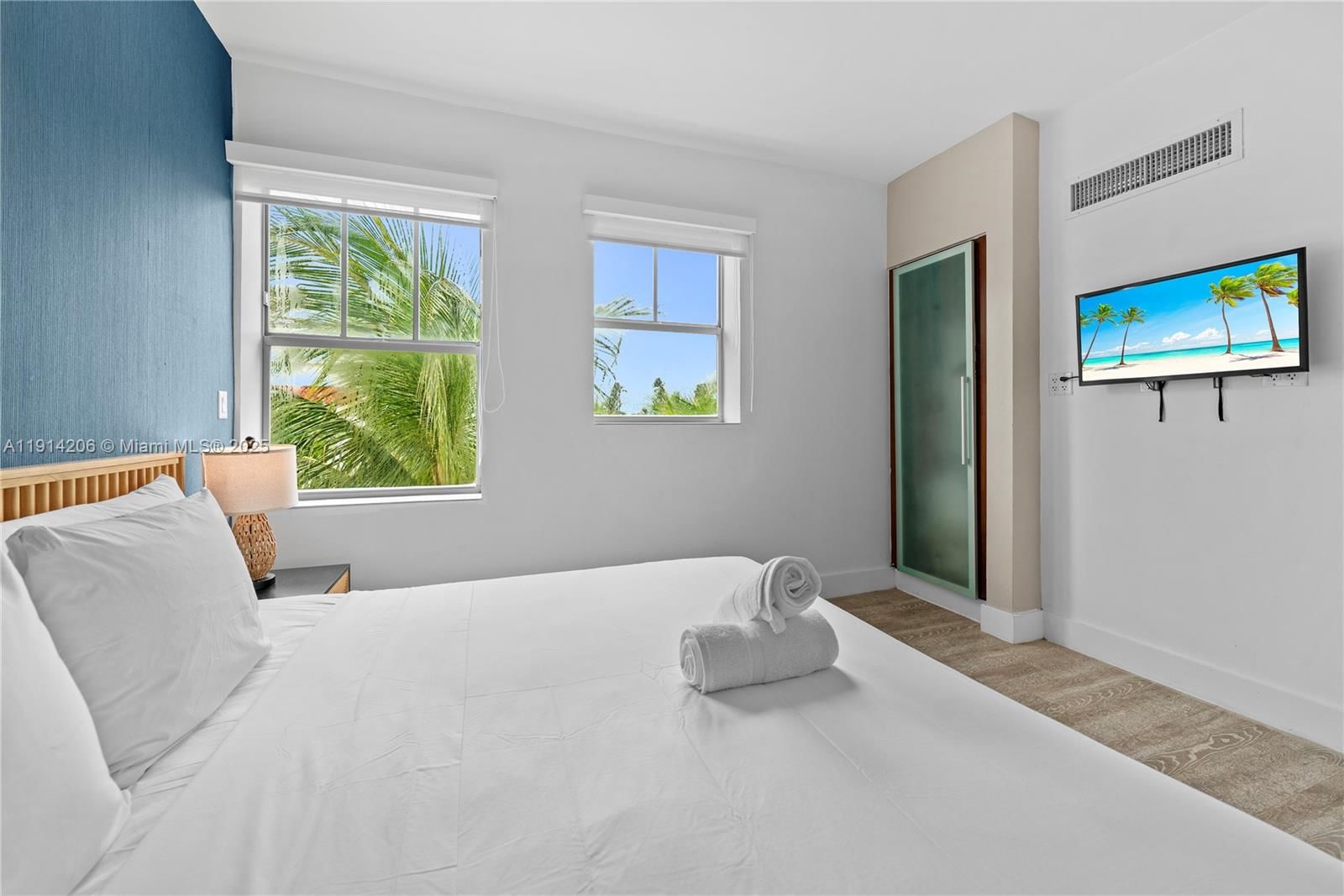 Real estate property located at 1060 Ocean Dr D302, Miami-dade, The Strand On Ocean Drive, Miami Beach, FL