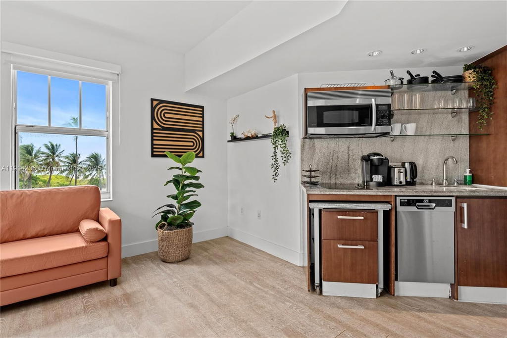 Real estate property located at 1060 Ocean Dr D302, Miami-dade, The Strand On Ocean Drive, Miami Beach, FL