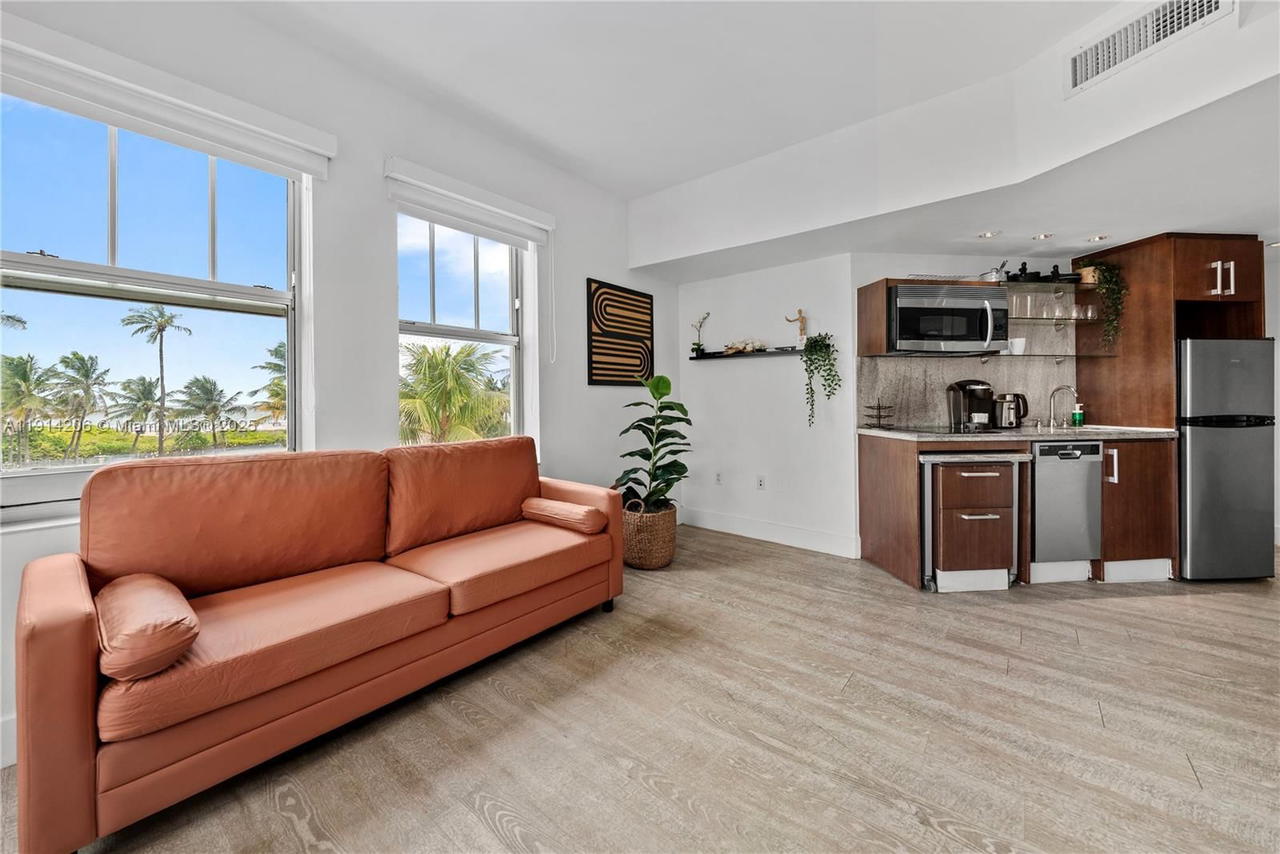 Real estate property located at 1060 Ocean Dr D302, Miami-dade, The Strand On Ocean Drive, Miami Beach, FL
