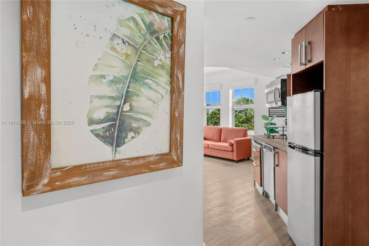 Real estate property located at 1060 Ocean Dr D302, Miami-dade, The Strand On Ocean Drive, Miami Beach, FL