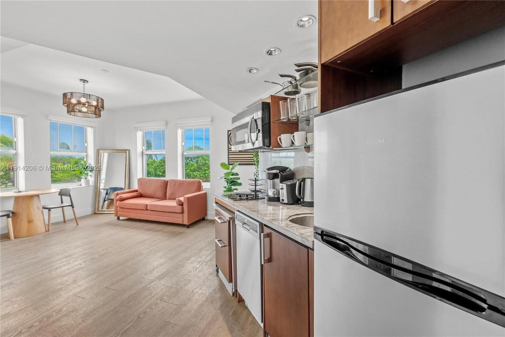 Real estate property located at 1060 Ocean Dr D302, Miami-dade, The Strand On Ocean Drive, Miami Beach, FL