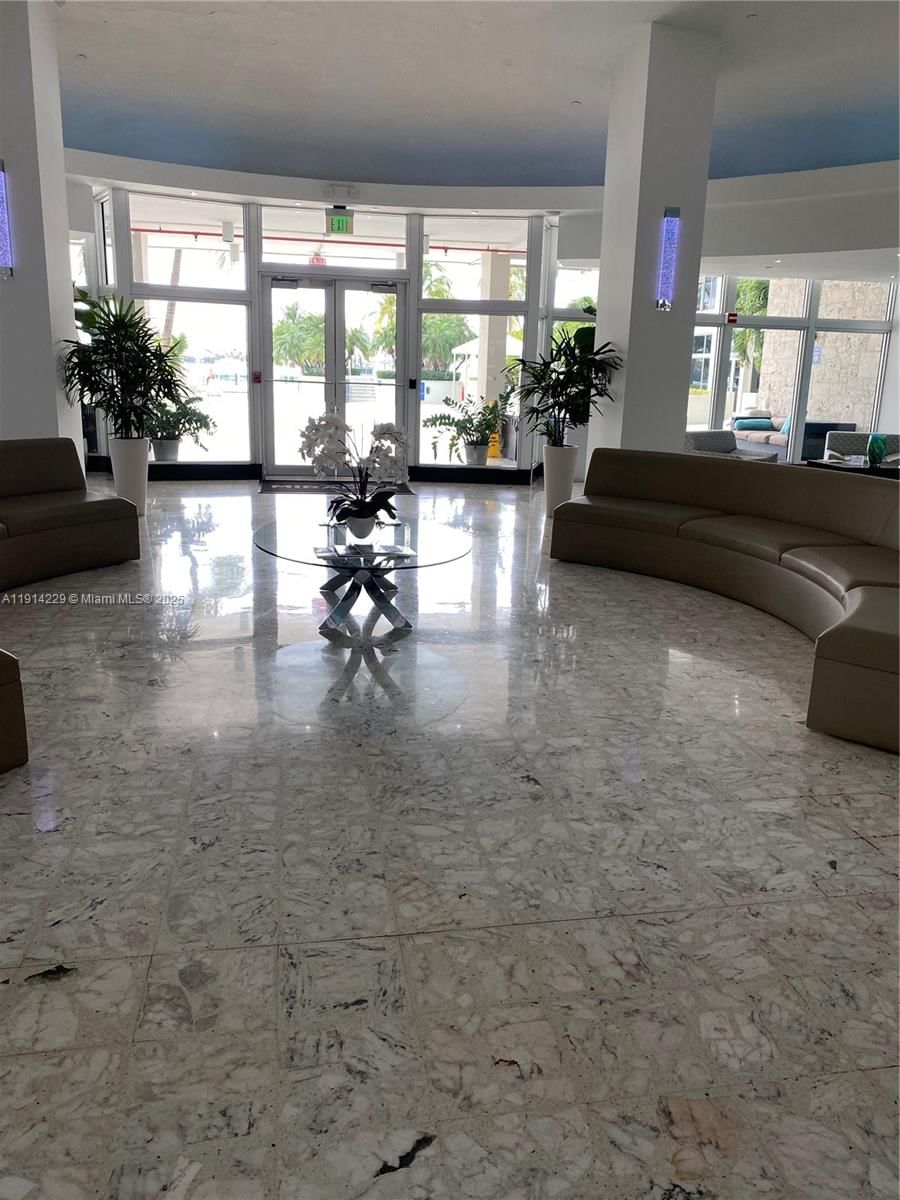 Real estate property located at 1200 West Ave #611, Miami-dade, Mirador 1200 Condo, Miami Beach, FL
