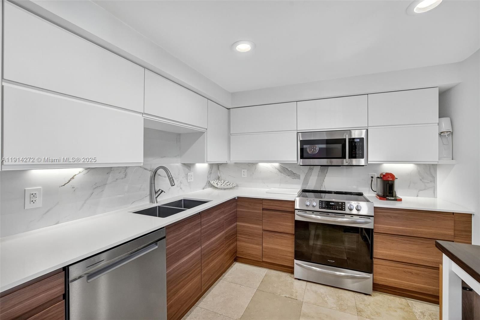 Real estate property located at 3611 Oaks Clubhouse Dr #202, Broward, No 74 Palm-aire Country C, Pompano Beach, FL