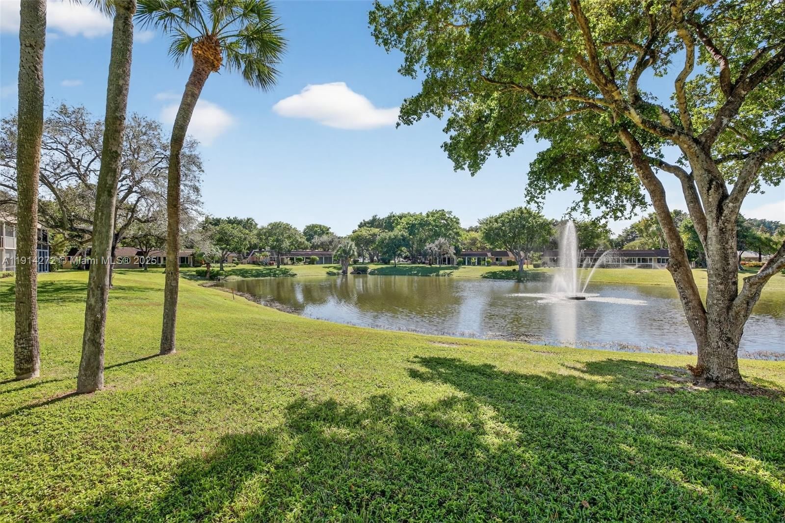 Real estate property located at 3611 Oaks Clubhouse Dr #202, Broward, No 74 Palm-aire Country C, Pompano Beach, FL