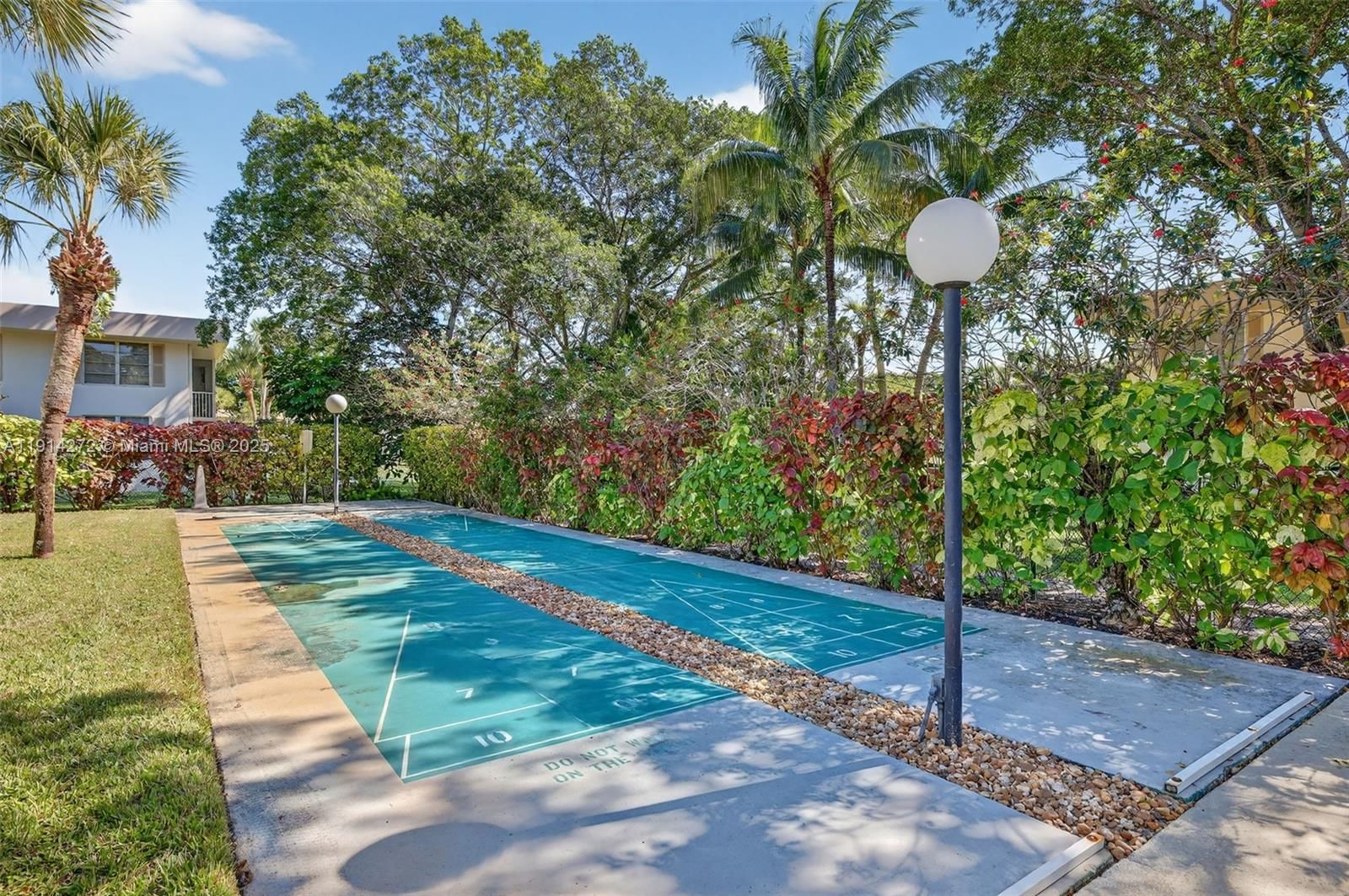 Real estate property located at 3611 Oaks Clubhouse Dr #202, Broward, No 74 Palm-aire Country C, Pompano Beach, FL