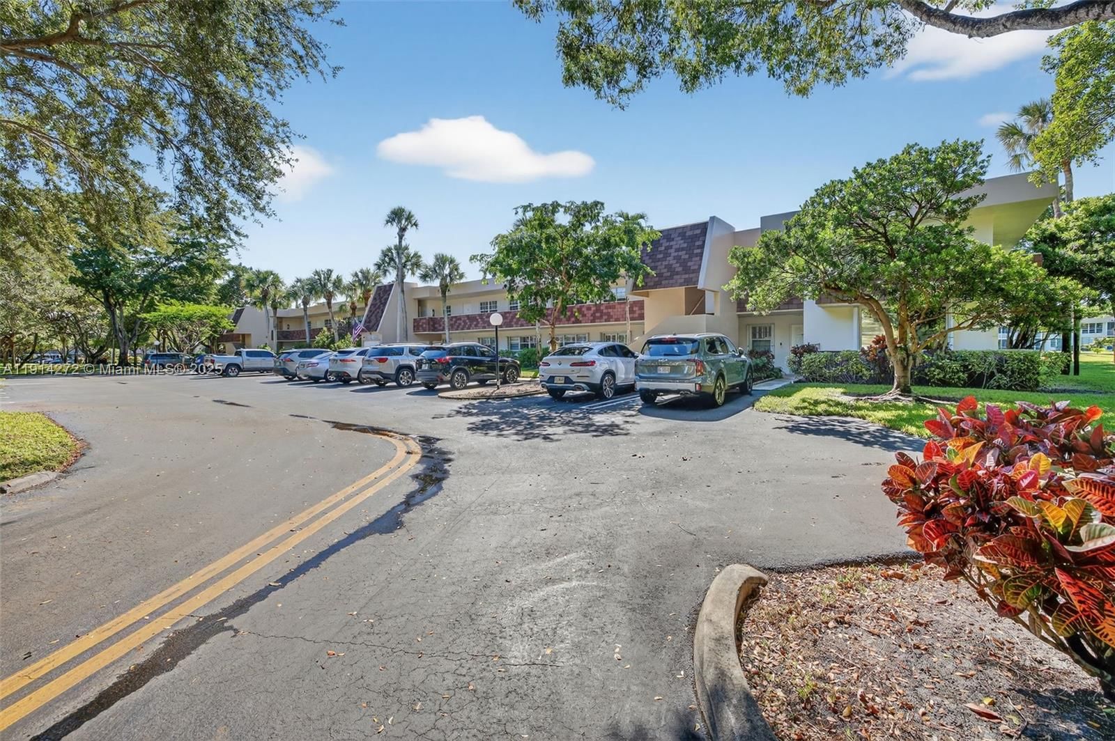 Real estate property located at 3611 Oaks Clubhouse Dr #202, Broward, No 74 Palm-aire Country C, Pompano Beach, FL