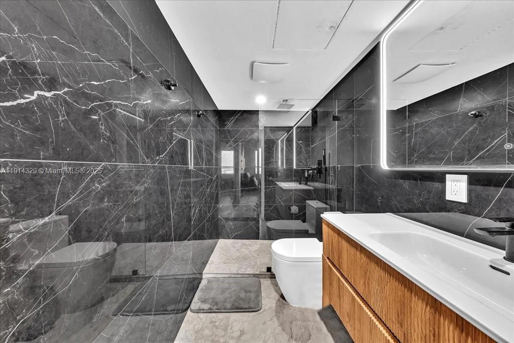 Real estate property located at 1500 Bay Rd PH 1570, Miami-dade, Flamingo South Beach I Co, Miami Beach, FL