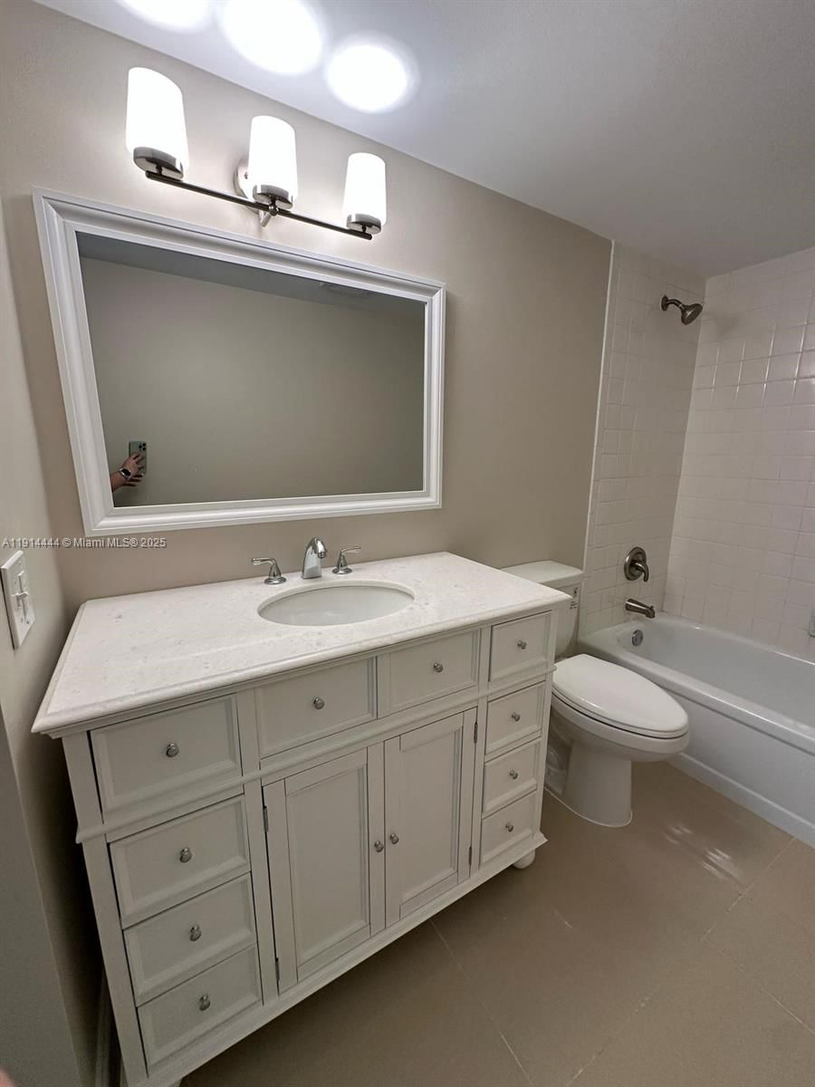 Real estate property located at 5530 44th St #308C, Broward, Inverwood Condo, Lauderhill, FL