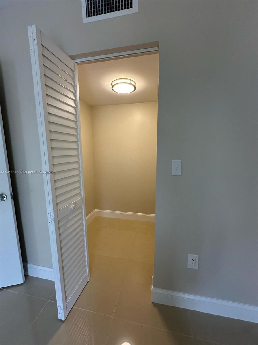 Real estate property located at 5530 44th St #308C, Broward, Inverwood Condo, Lauderhill, FL