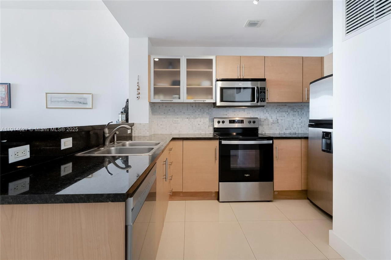 Real estate property located at 725 22nd St #17E, Miami-dade, New Wave Condo, Miami, FL