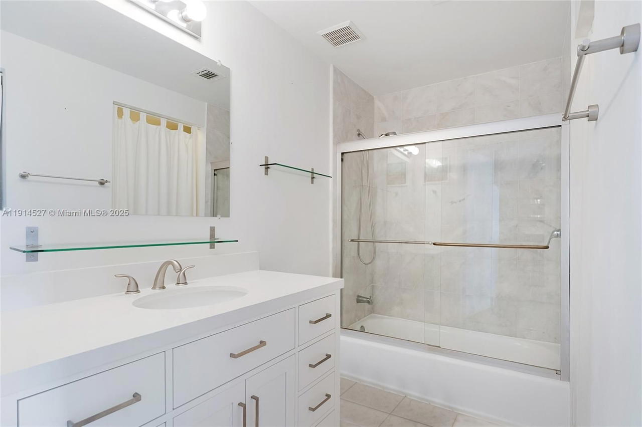 Real estate property located at 725 22nd St #17E, Miami-dade, New Wave Condo, Miami, FL