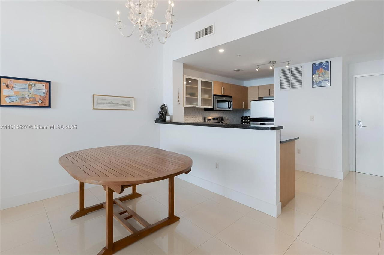 Real estate property located at 725 22nd St #17E, Miami-dade, New Wave Condo, Miami, FL