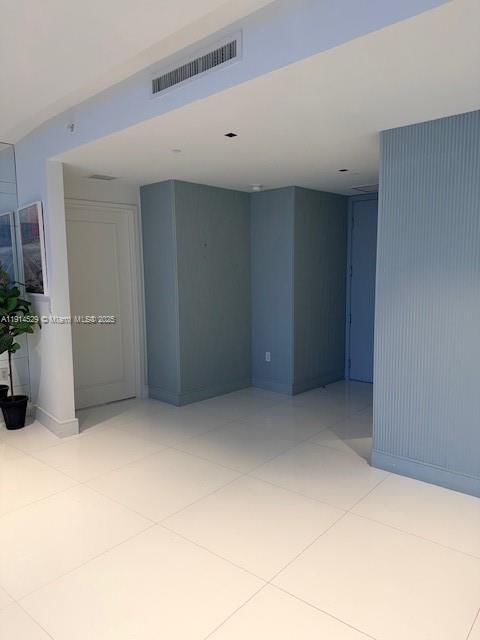 Real estate property located at 901 Brickell Key Blvd #906, Miami-dade, Carbonell Condo, Miami, FL