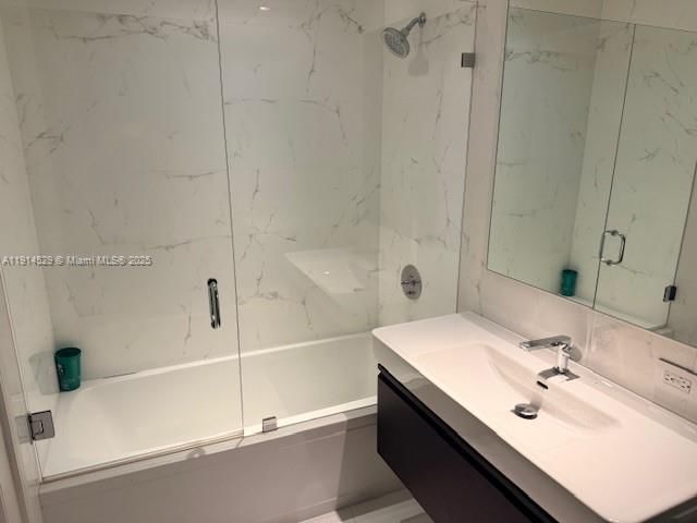 Real estate property located at 901 Brickell Key Blvd #906, Miami-dade, Carbonell Condo, Miami, FL