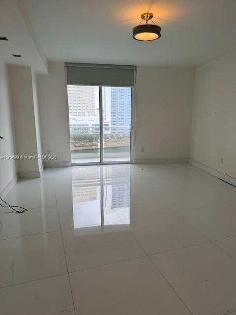 Real estate property located at 901 Brickell Key Blvd #906, Miami-dade, Carbonell Condo, Miami, FL