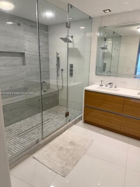 Real estate property located at 901 Brickell Key Blvd #906, Miami-dade, Carbonell Condo, Miami, FL