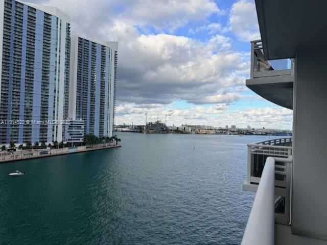 Real estate property located at 901 Brickell Key Blvd #906, Miami-dade, Carbonell Condo, Miami, FL