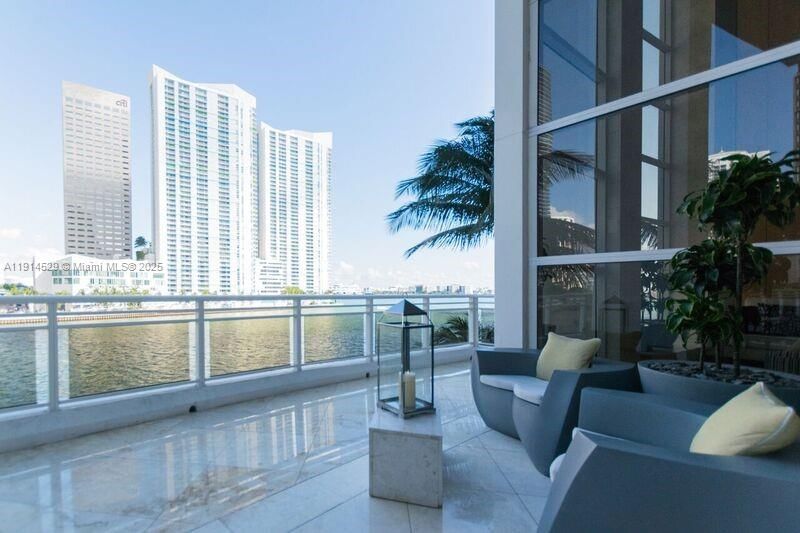 Real estate property located at 901 Brickell Key Blvd #906, Miami-dade, Carbonell Condo, Miami, FL