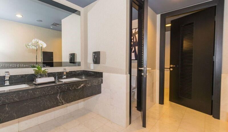 Real estate property located at 901 Brickell Key Blvd #906, Miami-dade, Carbonell Condo, Miami, FL