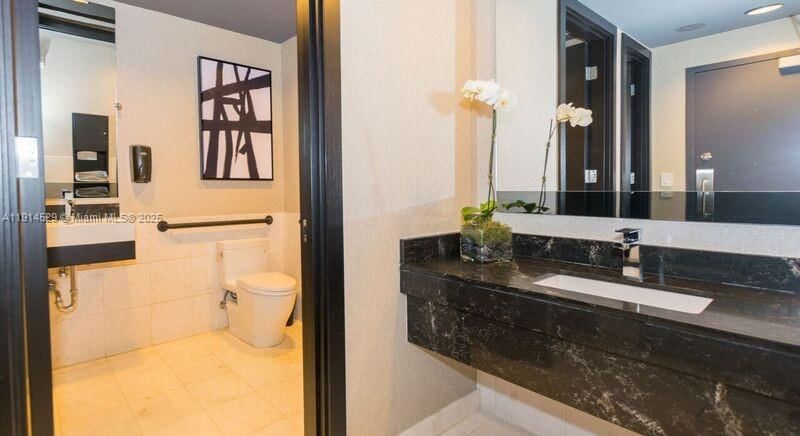 Real estate property located at 901 Brickell Key Blvd #906, Miami-dade, Carbonell Condo, Miami, FL