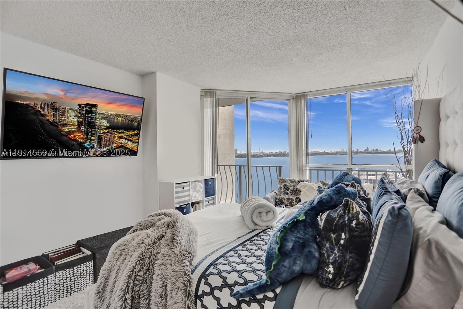 Real estate property located at 7601 Treasure Dr #2421, Miami-dade, The Grandview Palace Cond, North Bay Village, FL