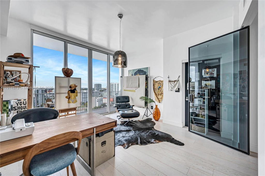 Real estate property located at 2020 Bayshore Dr #1906, Miami-dade, Paramount Bay Condo, Miami, FL