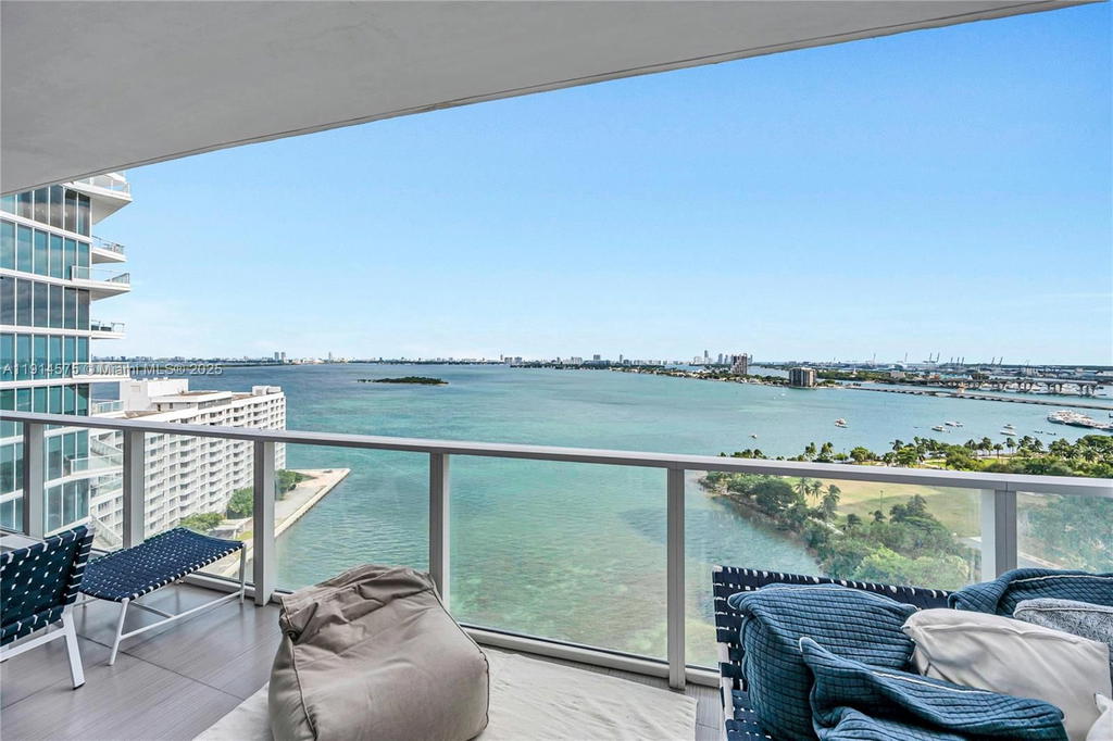 Real estate property located at 2020 Bayshore Dr #1906, Miami-dade, Paramount Bay Condo, Miami, FL