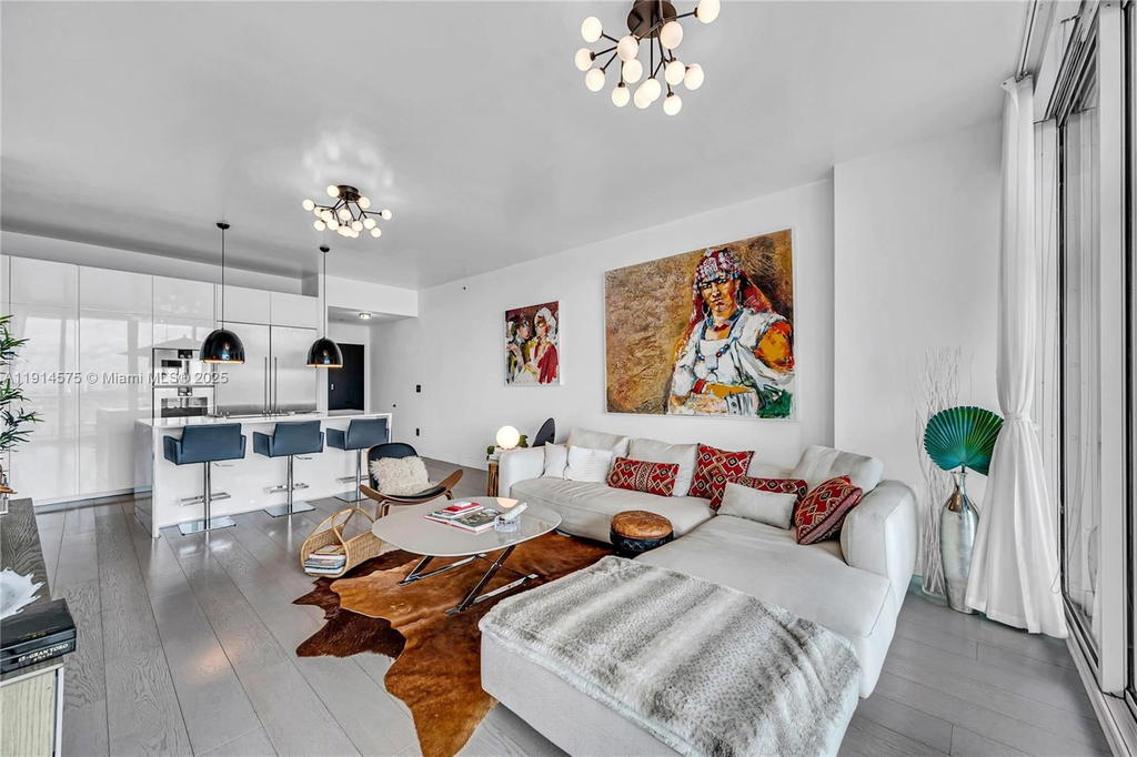Real estate property located at 2020 Bayshore Dr #1906, Miami-dade, Paramount Bay Condo, Miami, FL