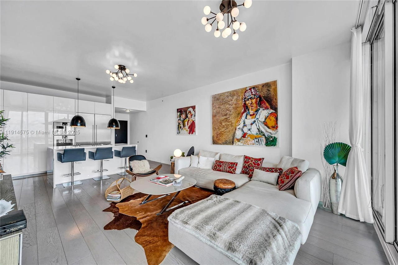 Real estate property located at 2020 Bayshore Dr #1906, Miami-dade, Paramount Bay Condo, Miami, FL