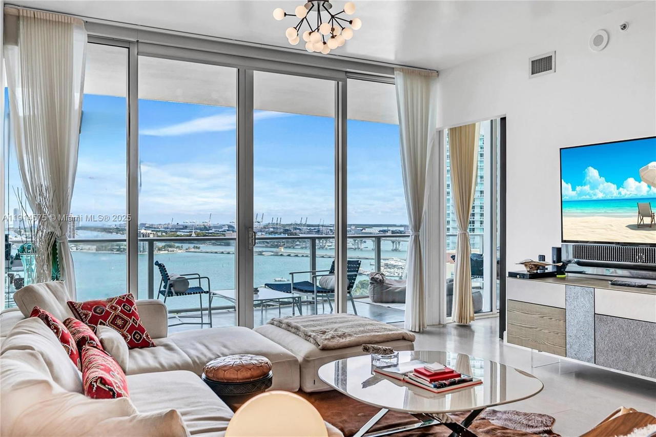 Real estate property located at 2020 Bayshore Dr #1906, Miami-dade, Paramount Bay Condo, Miami, FL