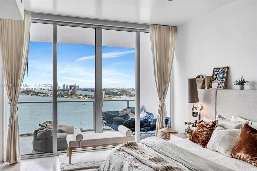 Real estate property located at 2020 Bayshore Dr #1906, Miami-dade, Paramount Bay Condo, Miami, FL