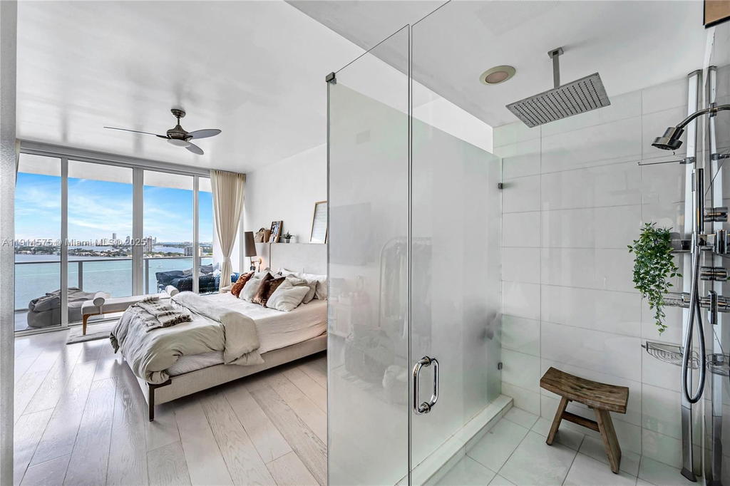 Real estate property located at 2020 Bayshore Dr #1906, Miami-dade, Paramount Bay Condo, Miami, FL