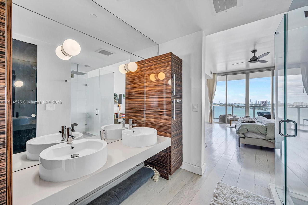 Real estate property located at 2020 Bayshore Dr #1906, Miami-dade, Paramount Bay Condo, Miami, FL