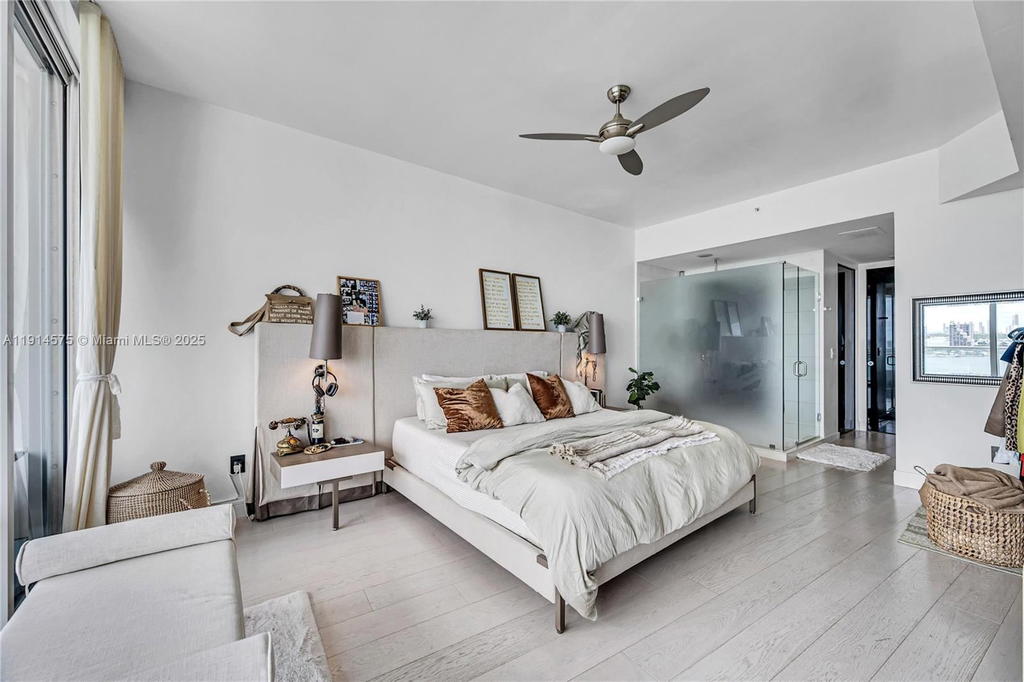 Real estate property located at 2020 Bayshore Dr #1906, Miami-dade, Paramount Bay Condo, Miami, FL