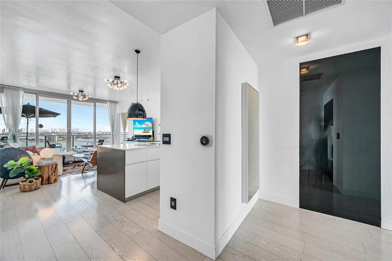 Real estate property located at 2020 Bayshore Dr #1906, Miami-dade, Paramount Bay Condo, Miami, FL