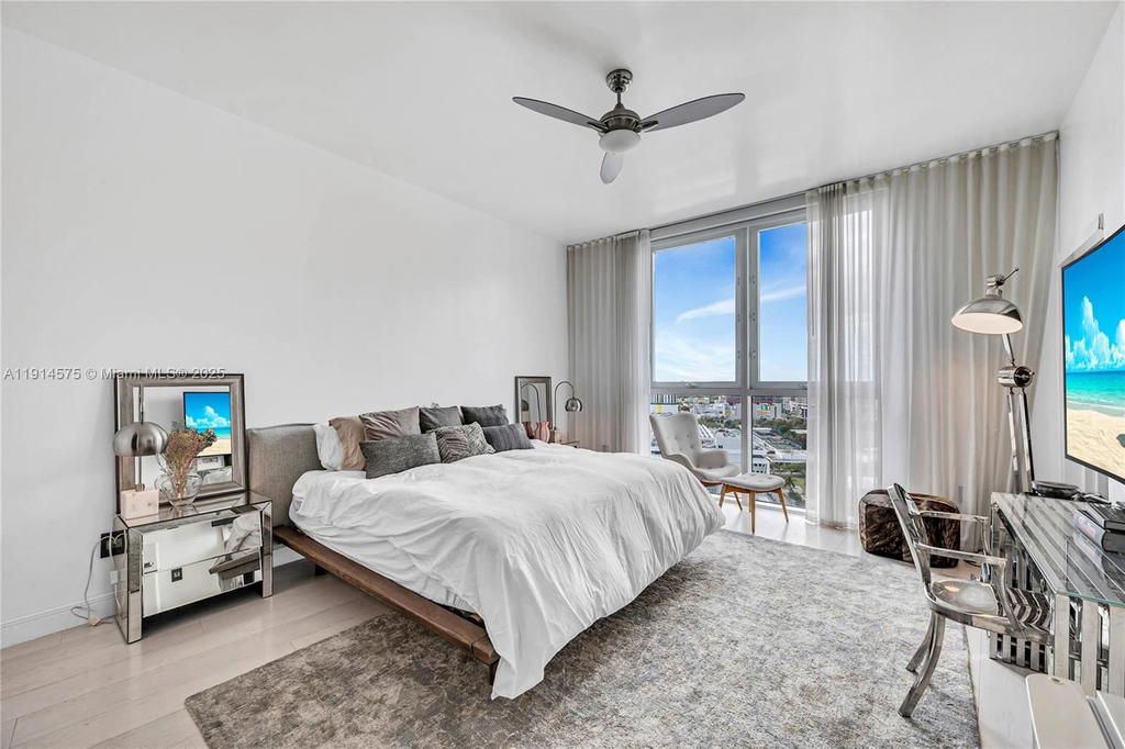 Real estate property located at 2020 Bayshore Dr #1906, Miami-dade, Paramount Bay Condo, Miami, FL