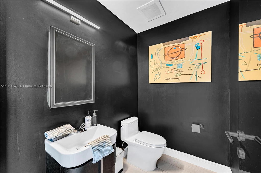 Real estate property located at 2020 Bayshore Dr #1906, Miami-dade, Paramount Bay Condo, Miami, FL