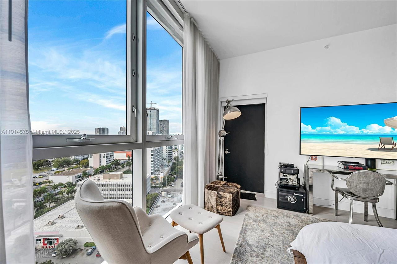 Real estate property located at 2020 Bayshore Dr #1906, Miami-dade, Paramount Bay Condo, Miami, FL