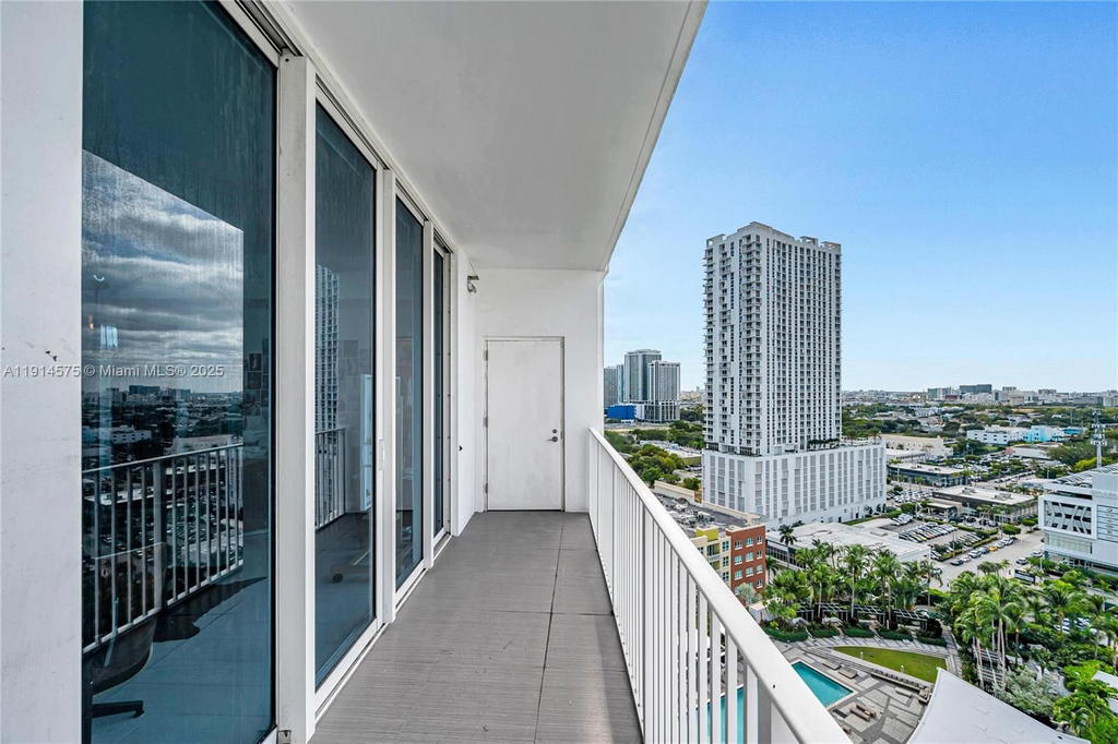 Real estate property located at 2020 Bayshore Dr #1906, Miami-dade, Paramount Bay Condo, Miami, FL