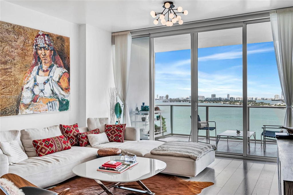 Real estate property located at 2020 Bayshore Dr #1906, Miami-dade, Paramount Bay Condo, Miami, FL