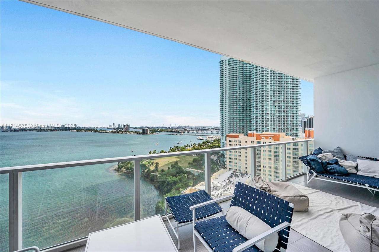Real estate property located at 2020 Bayshore Dr #1906, Miami-dade, Paramount Bay Condo, Miami, FL
