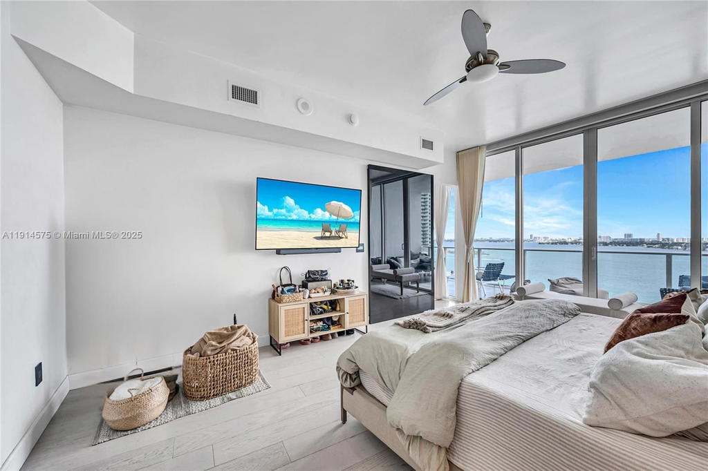 Real estate property located at 2020 Bayshore Dr #1906, Miami-dade, Paramount Bay Condo, Miami, FL