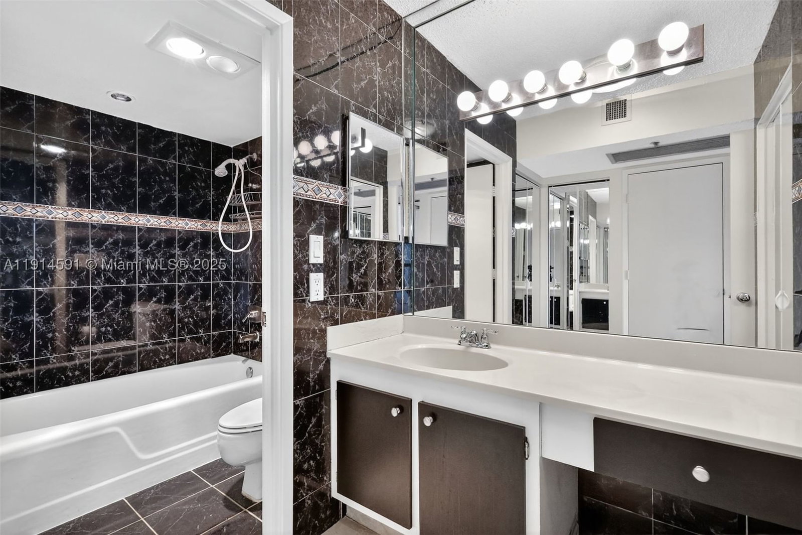 Real estate property located at 20355 34th Ct #321, Miami-dade, Delvista Towers, Aventura, FL