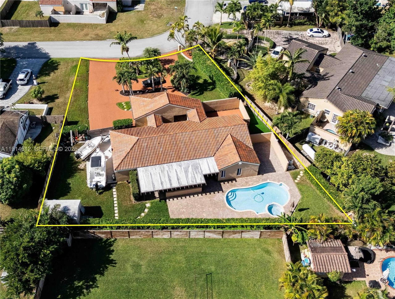 Real estate property located at 15235 152nd Ct, Miami-dade, Weitzer Shauna Meadows, Miami, FL
