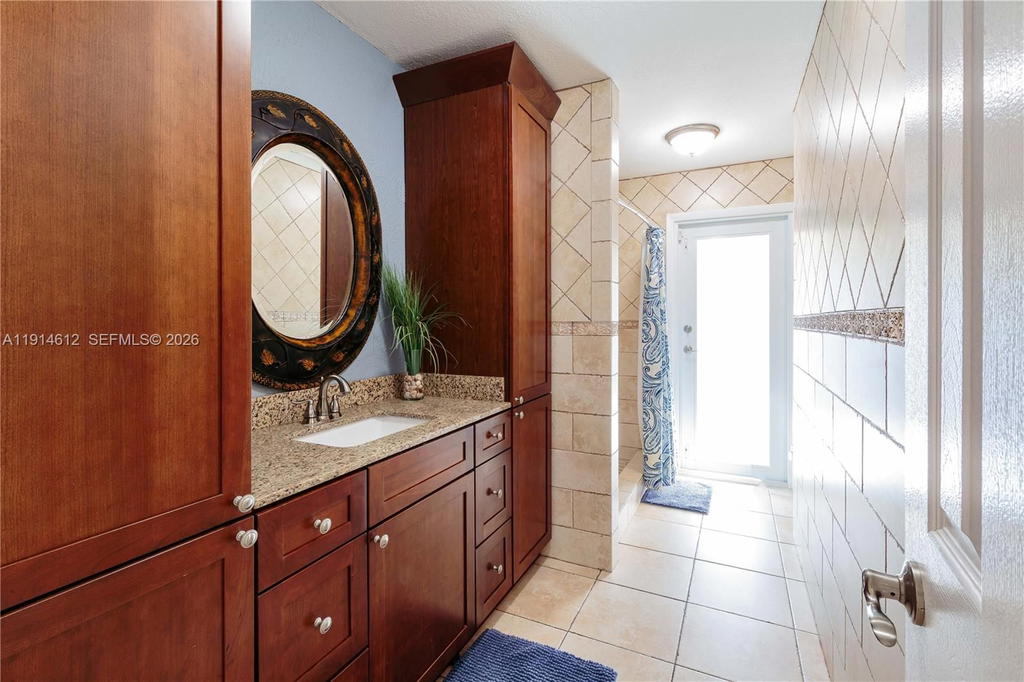 Real estate property located at 15235 152nd Ct, Miami-dade, Weitzer Shauna Meadows, Miami, FL