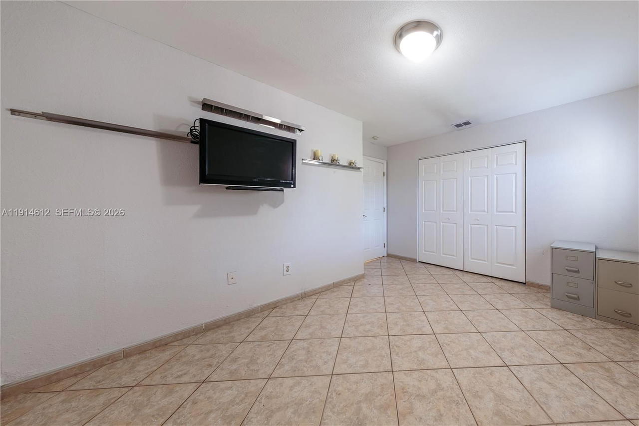 Real estate property located at 15235 152nd Ct, Miami-dade, Weitzer Shauna Meadows, Miami, FL