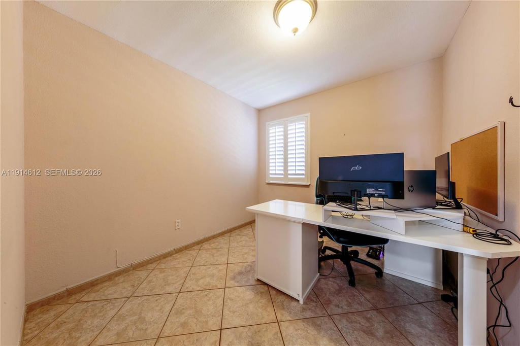 Real estate property located at 15235 152nd Ct, Miami-dade, Weitzer Shauna Meadows, Miami, FL