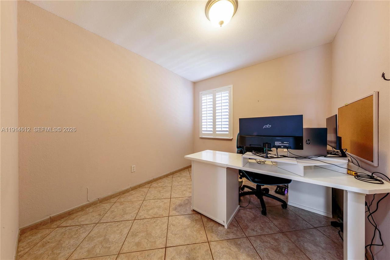 Real estate property located at 15235 152nd Ct, Miami-dade, Weitzer Shauna Meadows, Miami, FL