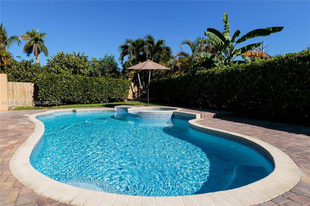 Real estate property located at 15235 152nd Ct, Miami-dade, Weitzer Shauna Meadows, Miami, FL