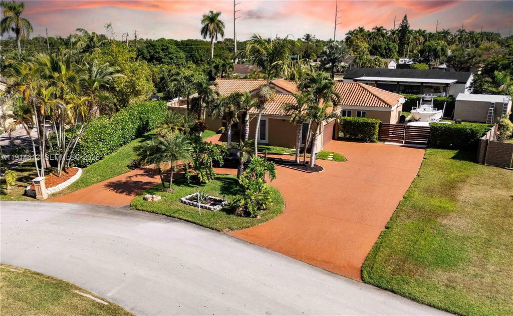 Real estate property located at 15235 152nd Ct, Miami-dade, Weitzer Shauna Meadows, Miami, FL